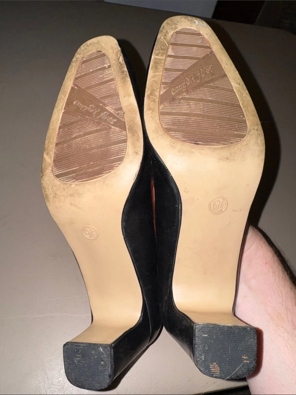 Women’s Black Leather Mid-Heel Pumps